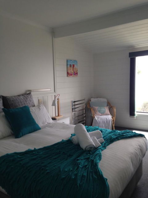 KINGFISHER COTTAGE Beachfront At The Binalong Bay - Accommodation Melbourne 23