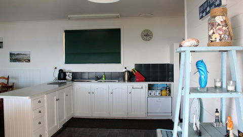 KINGFISHER COTTAGE Beachfront At The Binalong Bay - Accommodation Melbourne 20