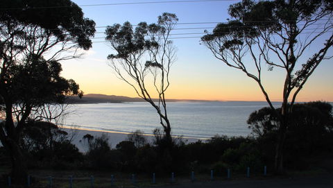 KINGFISHER COTTAGE Beachfront At The Binalong Bay - Accommodation Melbourne 19