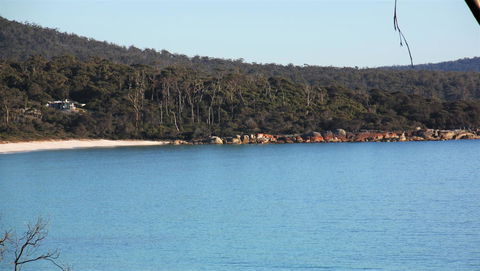 KINGFISHER COTTAGE Beachfront At The Binalong Bay - Accommodation Melbourne 12