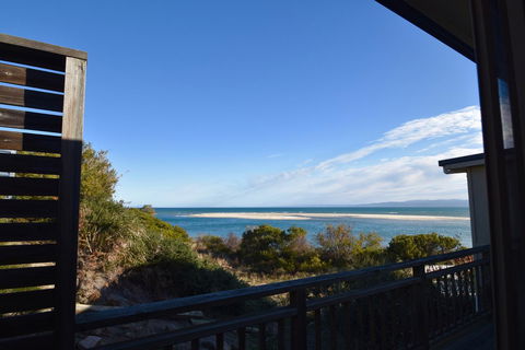 The Strand ~ On The Edge Of The Beach - Accommodation Melbourne 15