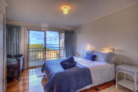 The Strand ~ On The Edge Of The Beach - Accommodation Melbourne 4
