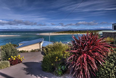 The Strand ~ On The Edge Of The Beach - Accommodation Melbourne 1