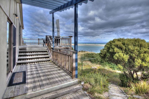 The Strand ~ On The Edge Of The Beach - Accommodation Melbourne 5