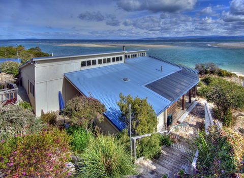 The Strand ~ On The Edge Of The Beach - Accommodation Melbourne 13