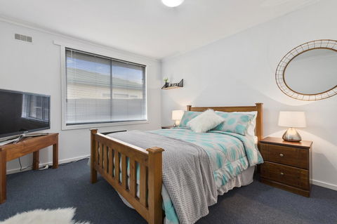 Elkie Villa - 2 Bedroom Unit - Burnie - Melbourne 4u 1