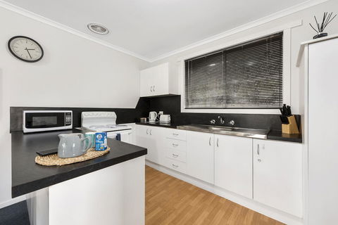 Elkie Villa - 2 Bedroom Unit - Burnie - Melbourne 4u 3