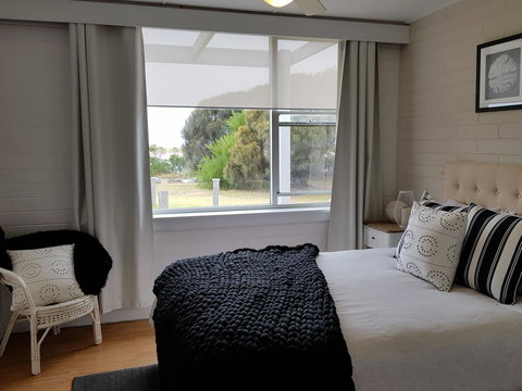 Beach Hut Scamander - Accommodation Melbourne 0