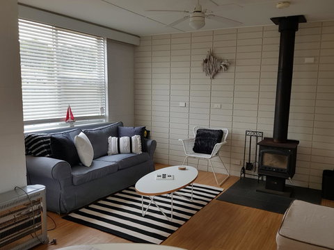 Beach Hut Scamander - Accommodation Melbourne 9
