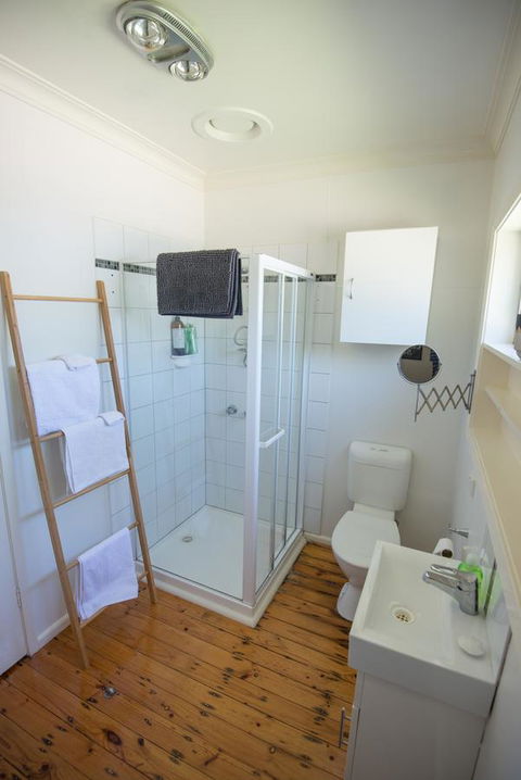 Flora Hill Creek Views - Melbourne 4u 3