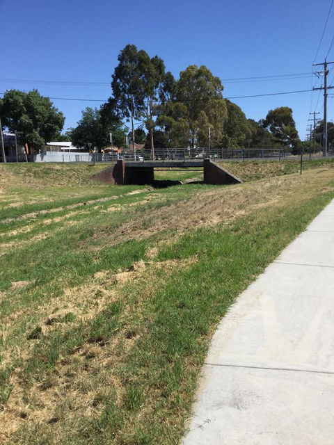 Flora Hill Creek Views - Melbourne 4u 19
