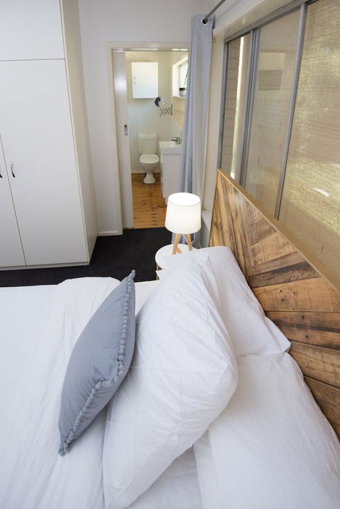 Flora Hill Creek Views - Melbourne 4u 1
