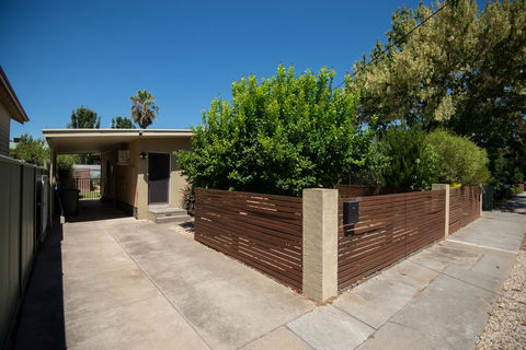 Flora Hill Creek Views - Melbourne 4u 16
