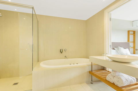 Deep Blue Hotel & Hot Springs - Accommodation Melbourne 20