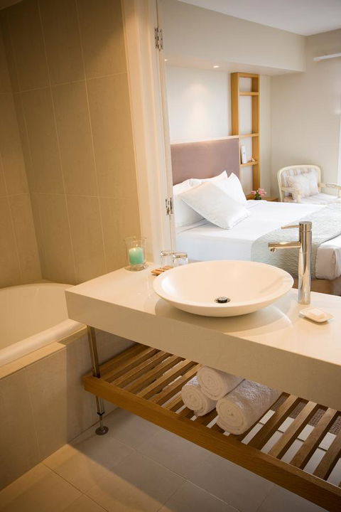 Deep Blue Hotel & Hot Springs - Accommodation Melbourne 38