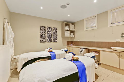 Deep Blue Hotel & Hot Springs - Accommodation Melbourne 19