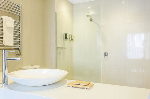 Deep Blue Hotel & Hot Springs - Accommodation Melbourne 10