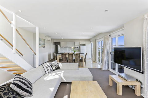 Deep Blue Hotel & Hot Springs - Accommodation Melbourne 31
