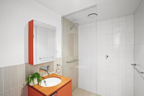 Complete Host Tiara Apartments - Accommodation Melbourne 3