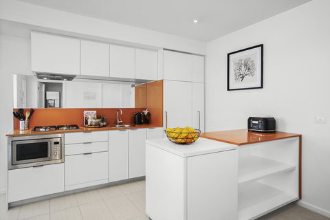 Complete Host Tiara Apartments - Accommodation Melbourne 14