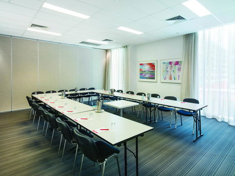 Travelodge Hotel Melbourne Docklands - Accommodation Melbourne 11