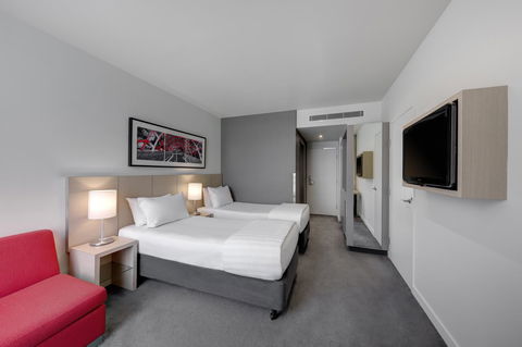 Travelodge Hotel Melbourne Docklands - Accommodation Melbourne 1