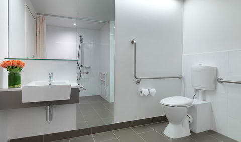 Travelodge Hotel Melbourne Docklands - Accommodation Melbourne 19
