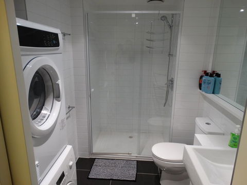 Cloud9 Luxury Apartments - Accommodation Melbourne 11