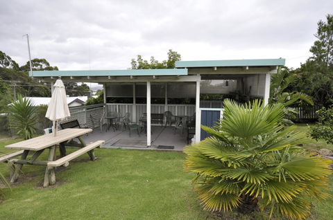 Ballymena Holiday Units - Melbourne 4u 1