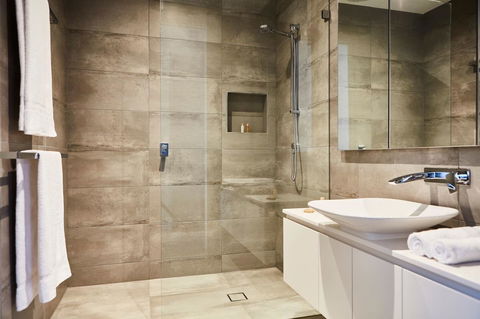 Richmond Â· 3 Level Architecturally Designed Richmond House - Accommodation Melbourne 9