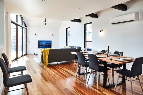 Richmond Â· 3 Level Architecturally Designed Richmond House - Accommodation Melbourne 2