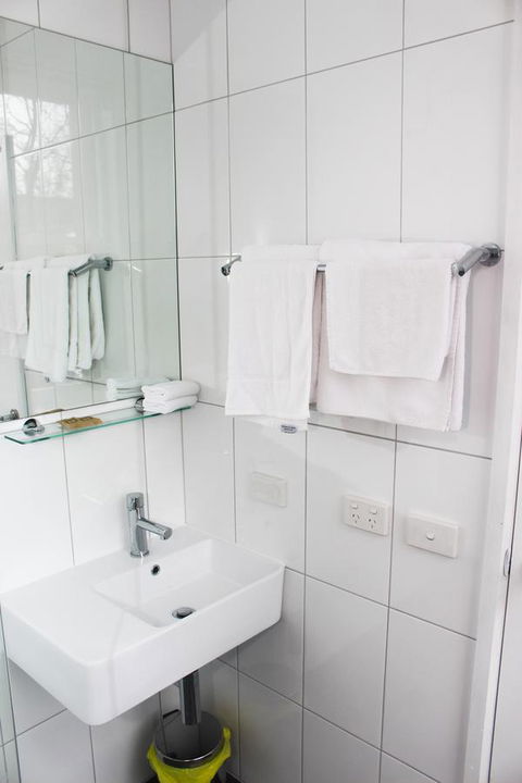 CROWN CENTRAL BUSINESS DISTRICT MOTEL - NO UNDER 18s - Melbourne 4u 42