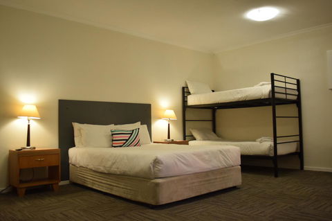 CROWN CENTRAL BUSINESS DISTRICT MOTEL - NO UNDER 18s - Melbourne 4u 40