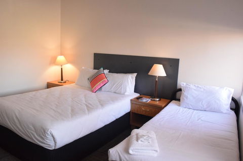 CROWN CENTRAL BUSINESS DISTRICT MOTEL - NO UNDER 18s - Melbourne 4u 31