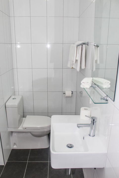 CROWN CENTRAL BUSINESS DISTRICT MOTEL - NO UNDER 18s - Melbourne 4u 17
