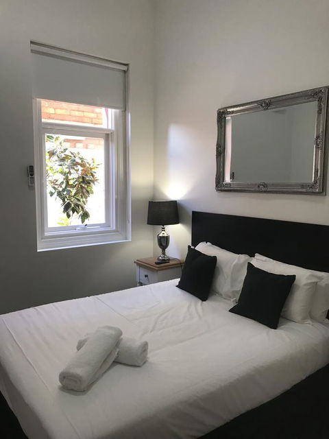 CROWN CENTRAL BUSINESS DISTRICT MOTEL - NO UNDER 18s - Melbourne 4u 18