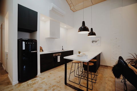 THE WAREHOUSE APARTMENTS - Accommodation Melbourne 11