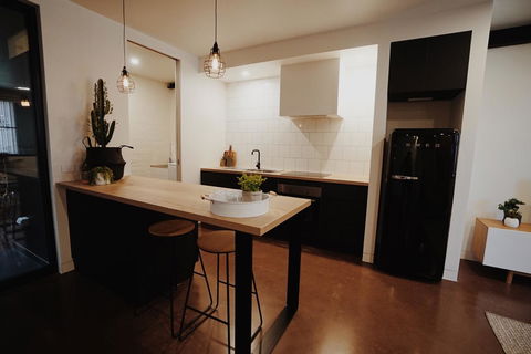 THE WAREHOUSE APARTMENTS - Accommodation Melbourne 8