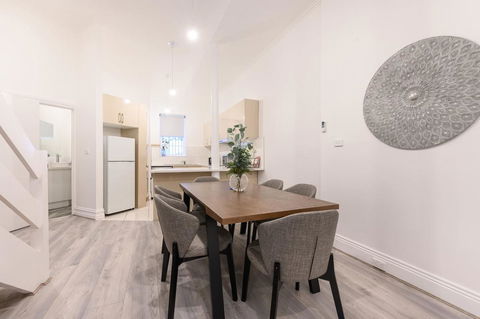 Unique 3 Bedroom Central CBD Townhouse - Accommodation Melbourne 6