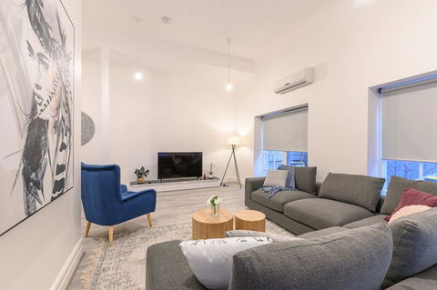 Unique 3 Bedroom Central CBD Townhouse - Accommodation Melbourne 0