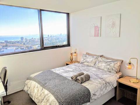 Breathtaking View Apartment With Gym & Sauna - Accommodation Melbourne 13
