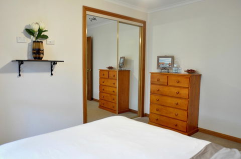 Crimea Retreat - Melbourne 4u 23