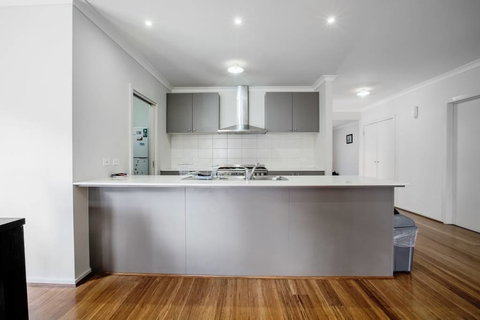 Holiday Rose - Accommodation Melbourne 1