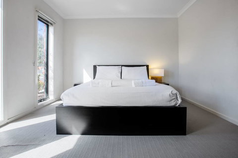 Holiday Rose - Accommodation Melbourne 0