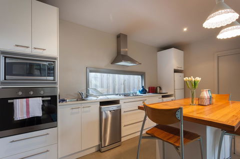 The Love Shack - Romantic Bungalow - Melbourne 4u 5