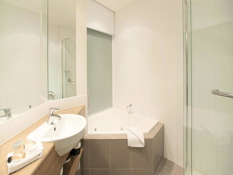 The Waves Apartments - Accommodation Melbourne 7