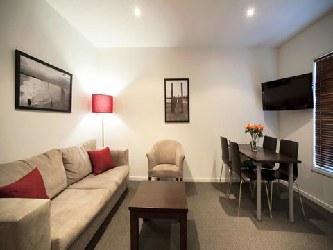 The Waves Apartments - Accommodation Melbourne 6