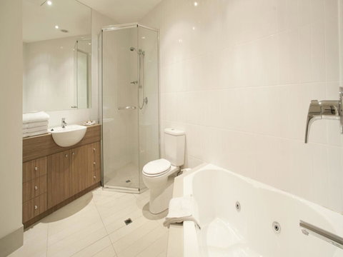 The Waves Apartments - Accommodation Melbourne 25