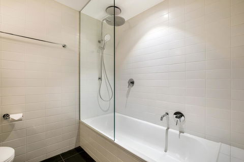 Stylish Apartment In Unique Church Development - Accommodation Melbourne 11