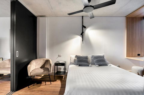Stylish Apartment In Unique Church Development - Accommodation Melbourne 2